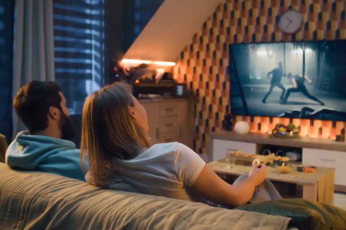 Coppia guarda tv Coppia guarda tv