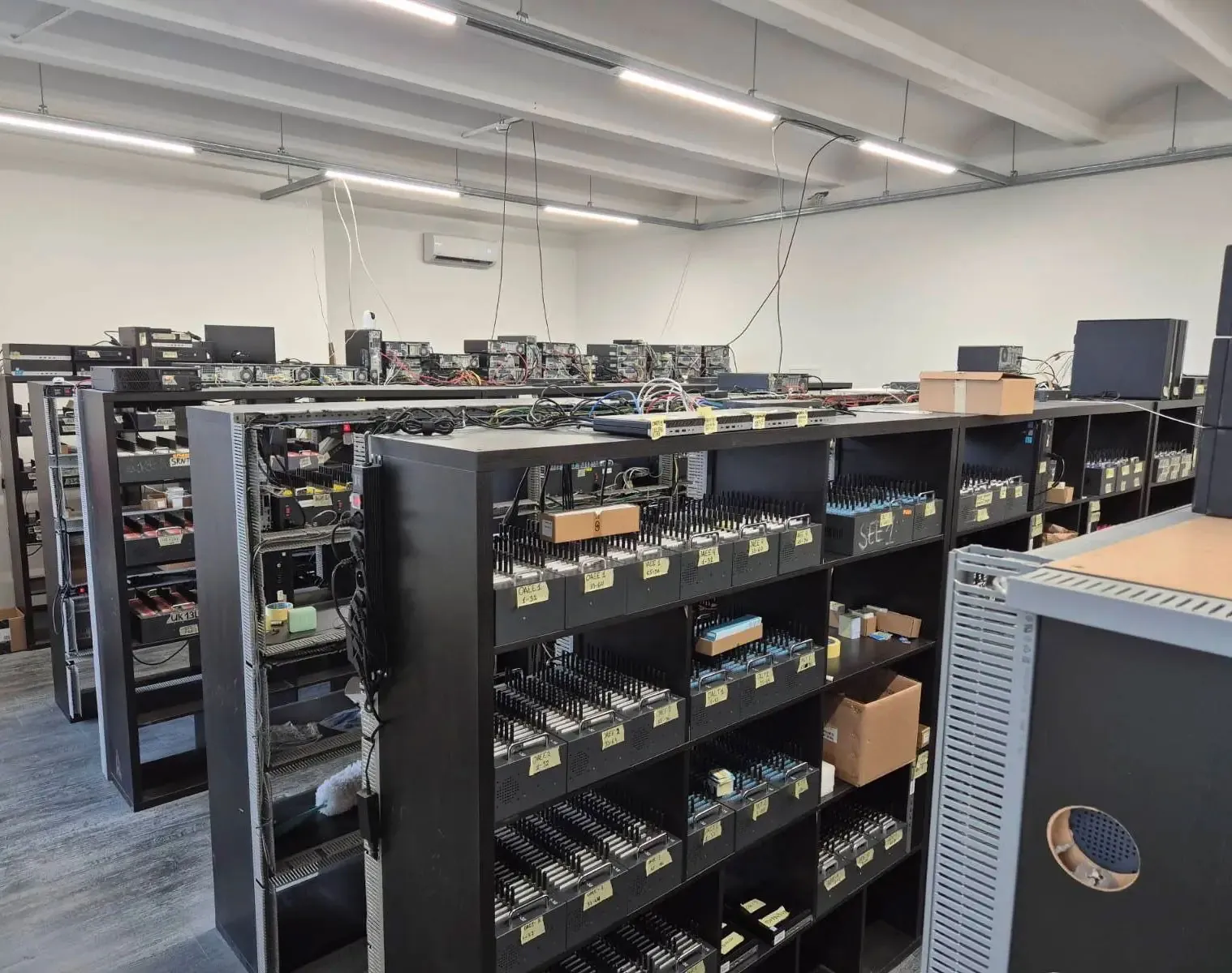 Truffe online e telefoniche, smantellata rete criminale e sequestrate 40.000 SIM - macitynet.it