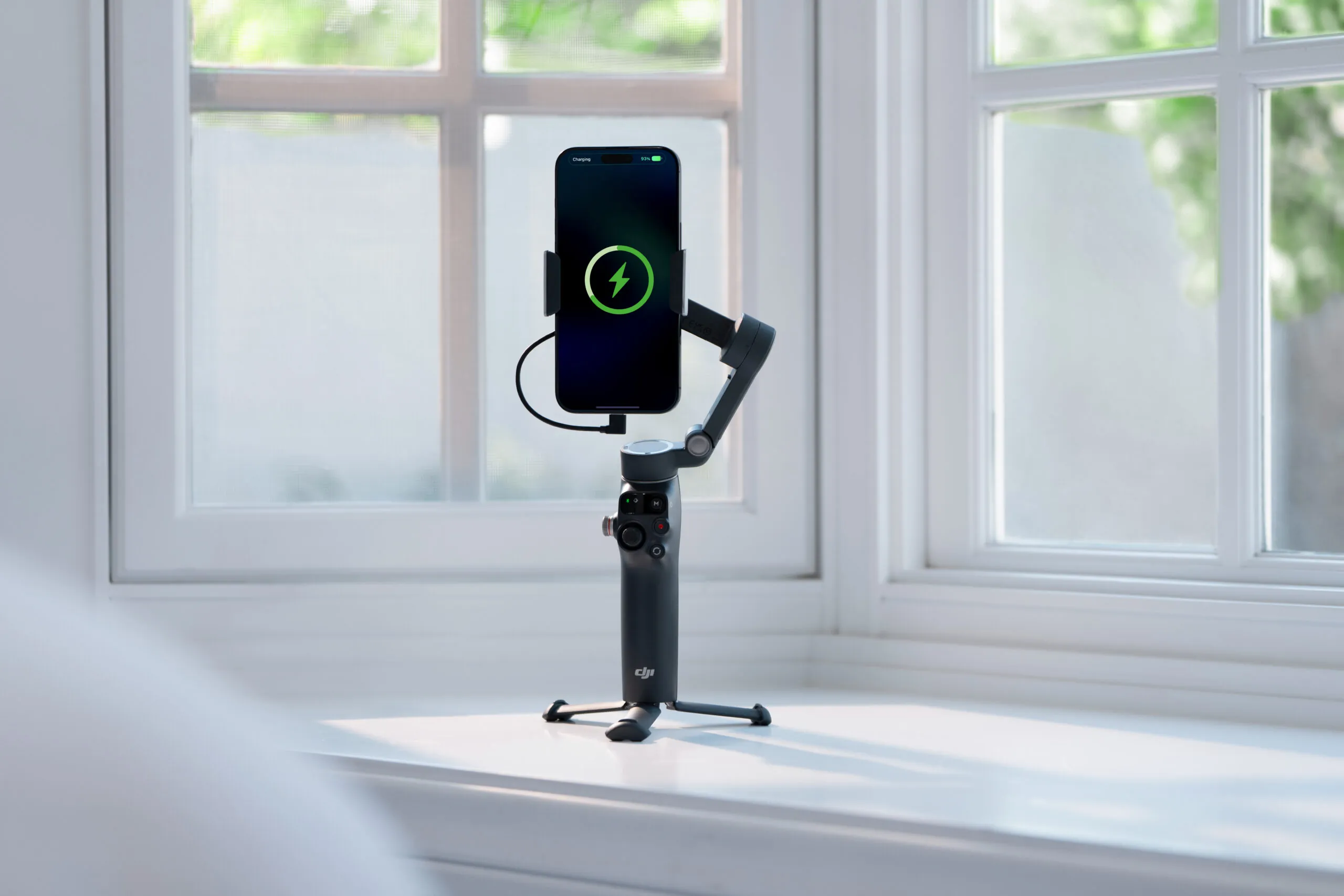 DJI Osmo Mobile 8 è il nuovo stabilizzatore per smartphone con tracciamento intelligente - macitynet.it DJI Osmo Mobile 8 è il nuovo stabilizzatore per smartphone con tracciamento intelligente - macitynet.it