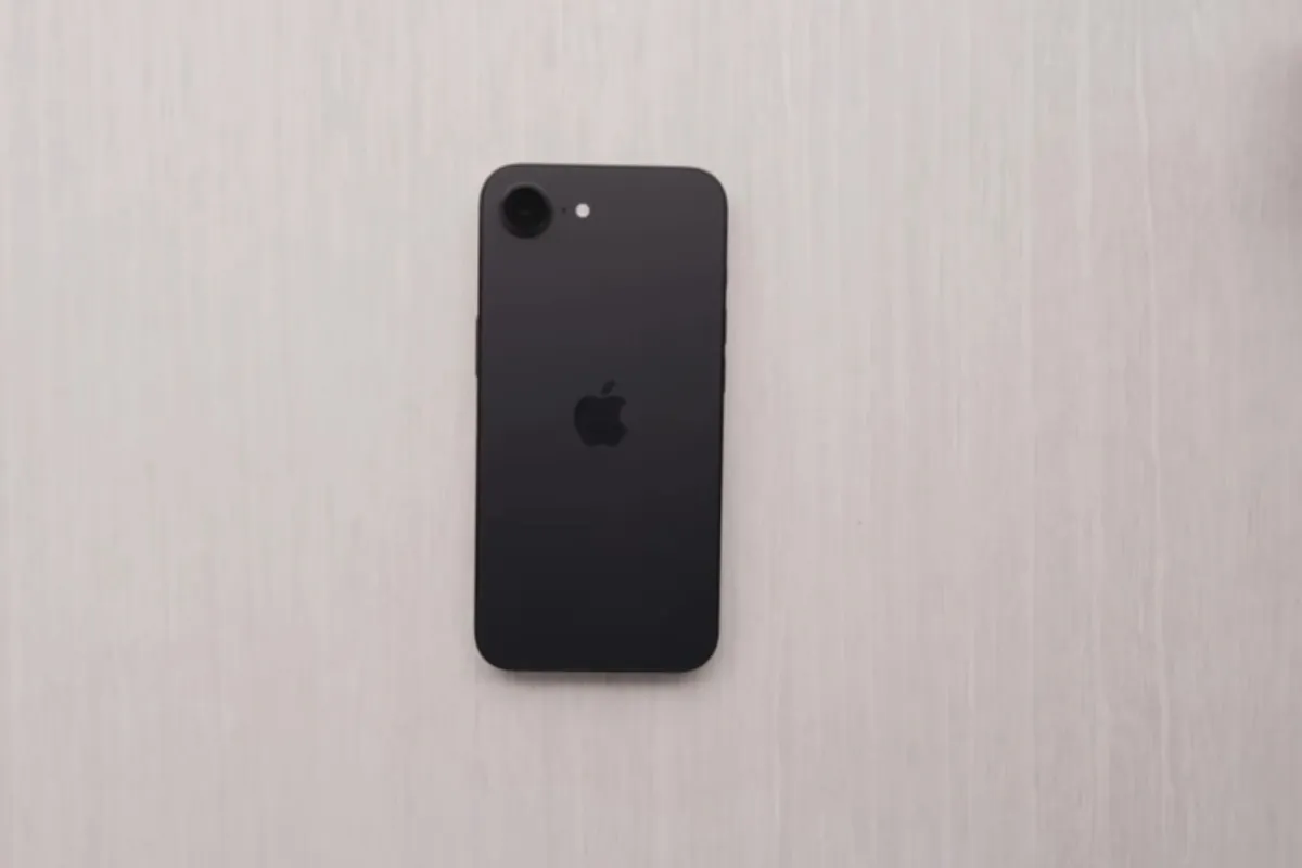 Sconti pazzi da Esselunga, iPhone 16e praticamente regalato: lo trovi a 299€, ma solo con questo trucco - macitynet.it iphone 16e offerta