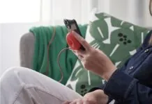 IKEA VÄSTMÄRKE: il caricabatterie wireless a forma di ciambella che vi semplifica la vita IKEA VÄSTMÄRKE: il caricabatterie wireless a forma di ciambella che vi semplifica la vita - macitynet.it