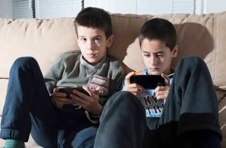 smartphone bambini danni